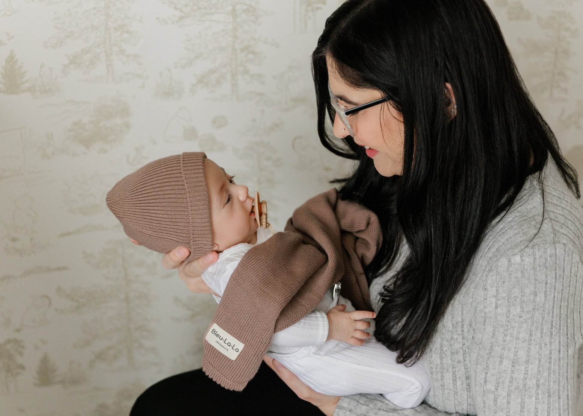 Luxe Collection 100% Organic Cotton Luxury Knit Baby Blanket + Hat Set with Gift Box - Bright House