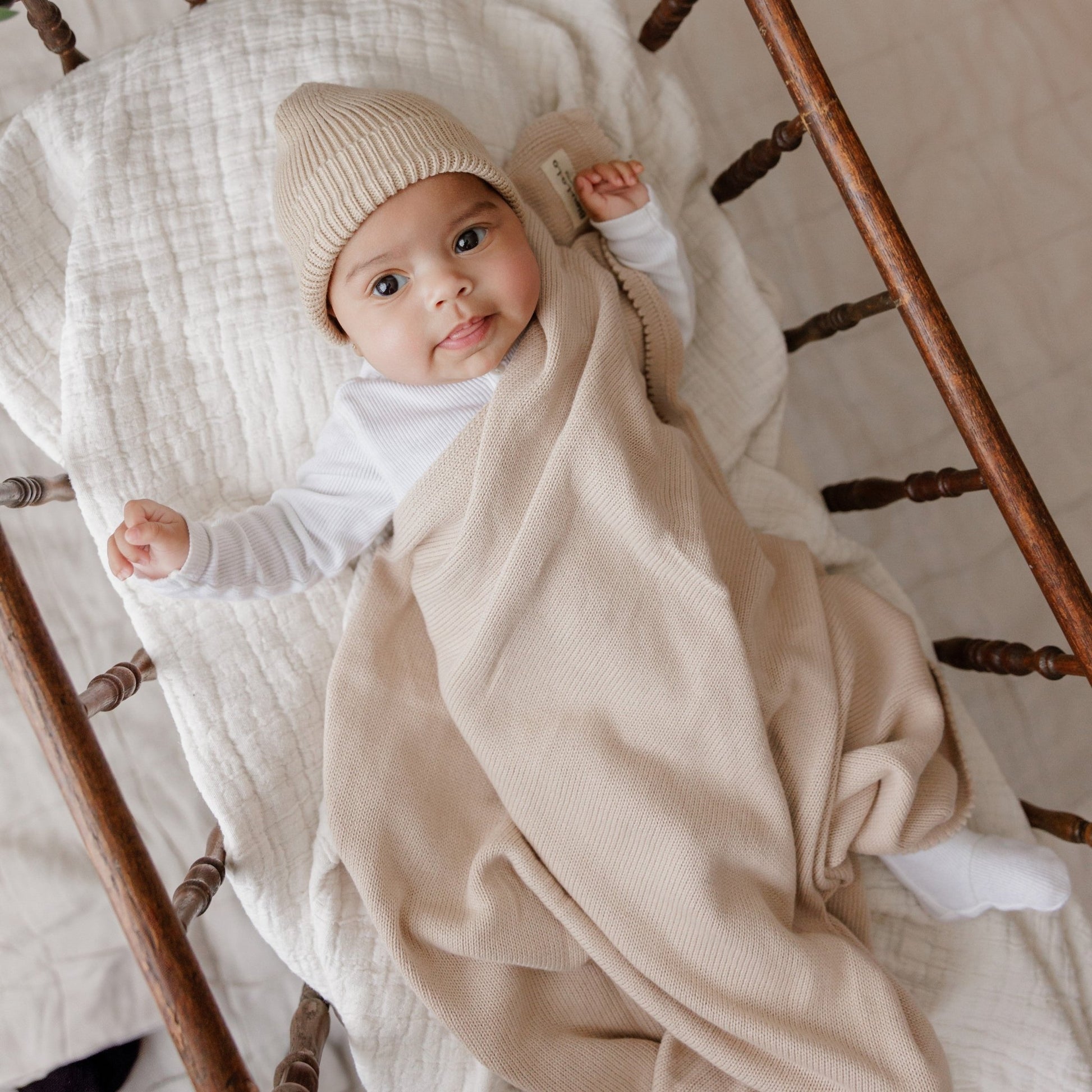 Luxe Collection 100% Organic Cotton Luxury Knit Baby Blanket + Hat Set with Gift Box - Bright House